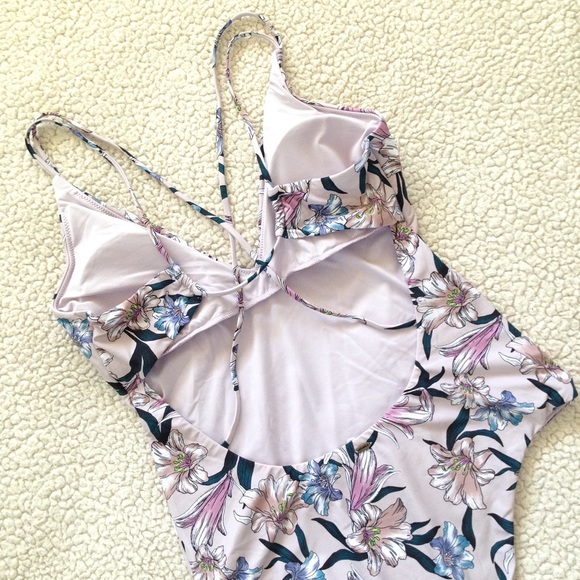 O'Neill Darlene One Piece - Picture 6 of 8